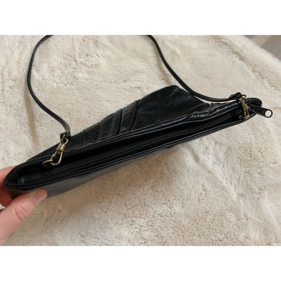 Designer black faux leather handbag. - Picture 4 of 11